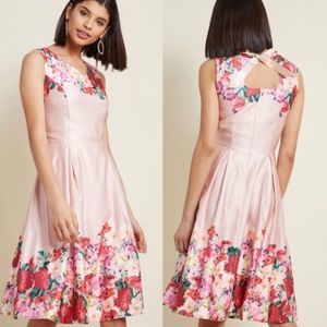 Yumi Light Pink Floral Dress Size US 6